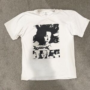 Gildan bjork men’s tee